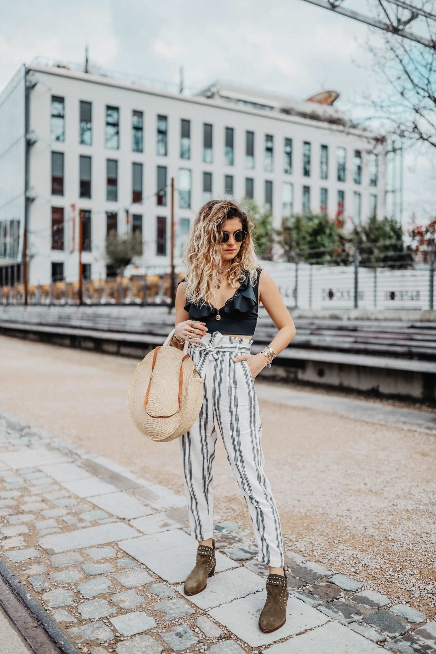 Crop top et pantalon taille haute best sale
