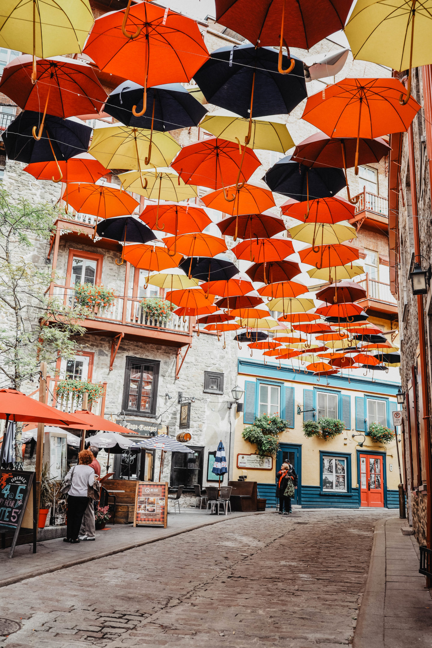 Rue du petit champlain parapluies marie and mood blog