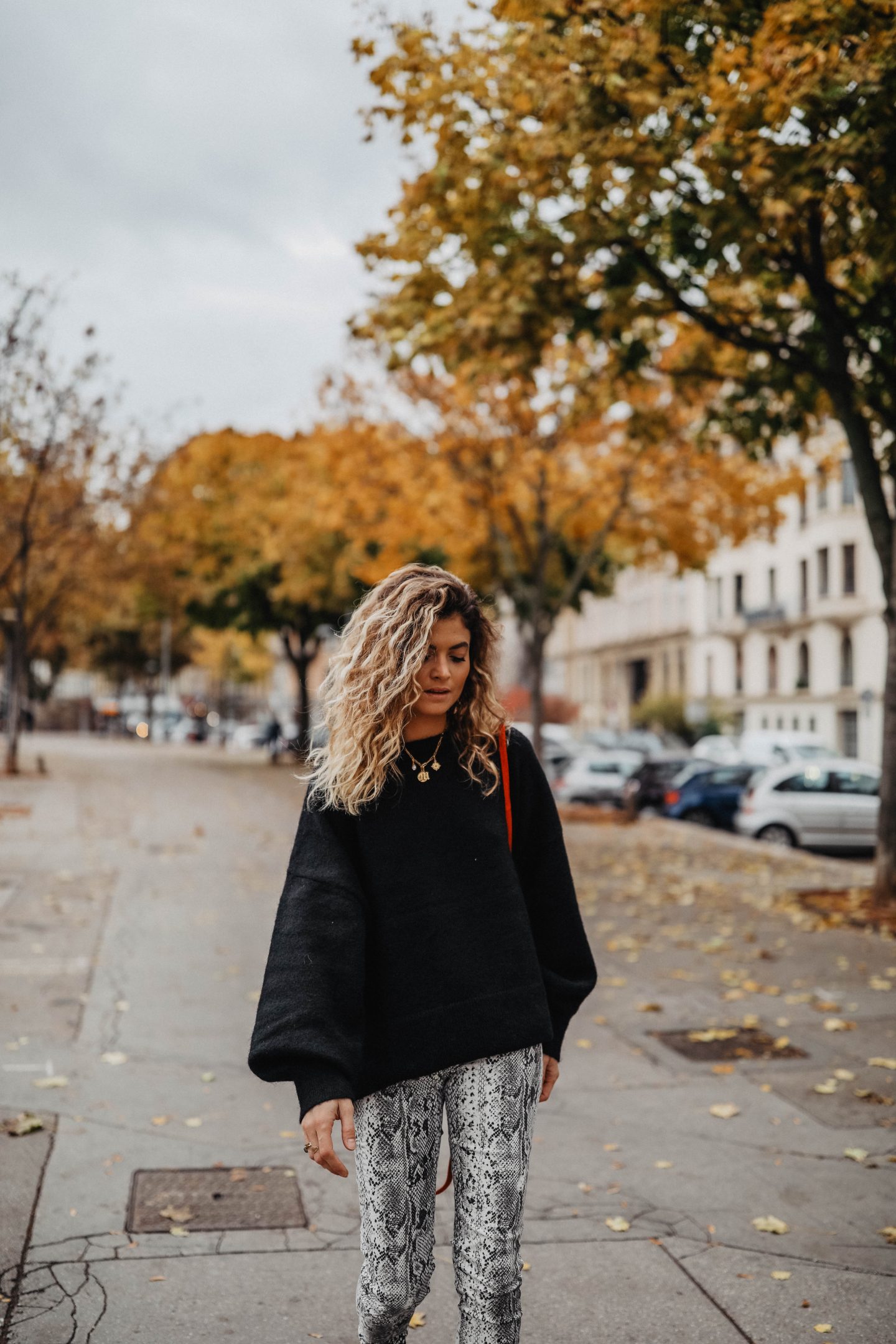 Cheveux blond ondulés marie and mood blog mode