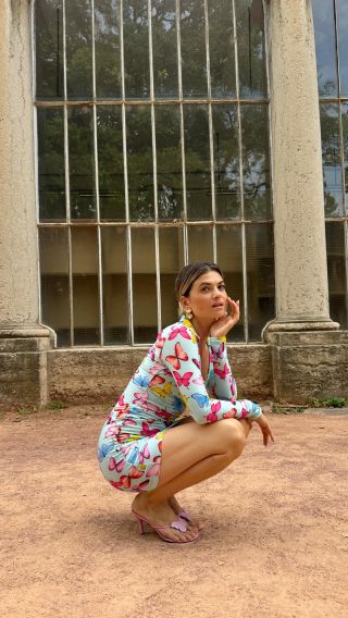 Butterfly umbrella to celebrate summer 🦋💖🌞🌈
Le plus dur a été de trouver la robe. J’espère que cette nouvelle édition va te plaire. Bisous bisous 🫶🏼